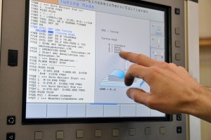 The relationship between the speed and the surface definition and accuracy can be directly influenced with Cycle 332.