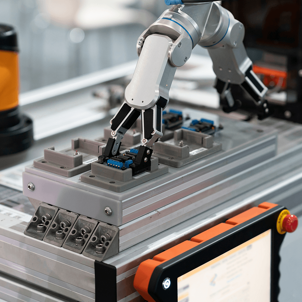 2_servo_robotics_2200314255_1000px