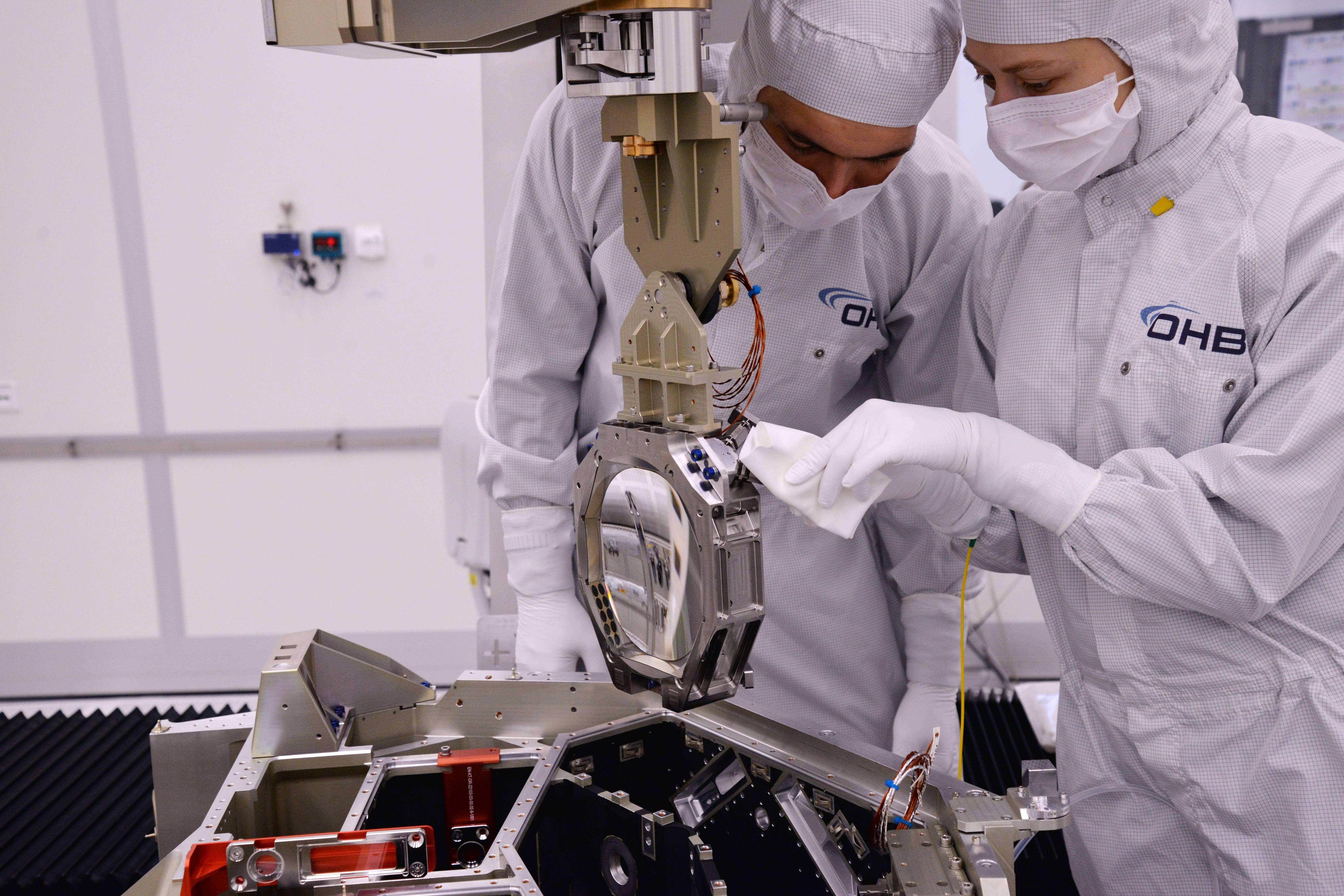 Precise Satellite Positioning To The Nearest Micron HEIDENHAIN