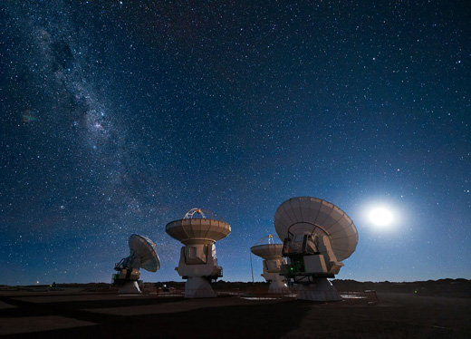 ALMA does not use one single antenna for observation purposes but rather 66 receivers, precisely controlled and interconnected to form a giant telescope. Exact positioning of the antennas weighing several tons is of decisive importance, and this is ensured by angle encoders from HEIDENHAIN among other factors. Source: Photo credits: ESO/José Francisco Salgado (josefrancisco.org)